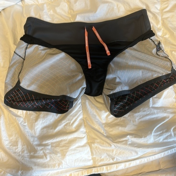 New Balance athletic wear,  size US-L - Picture 3 of 5